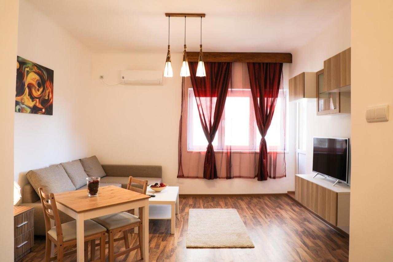 Ultracentral Apartament With Balcony - Old Town Bucarest Exterior foto