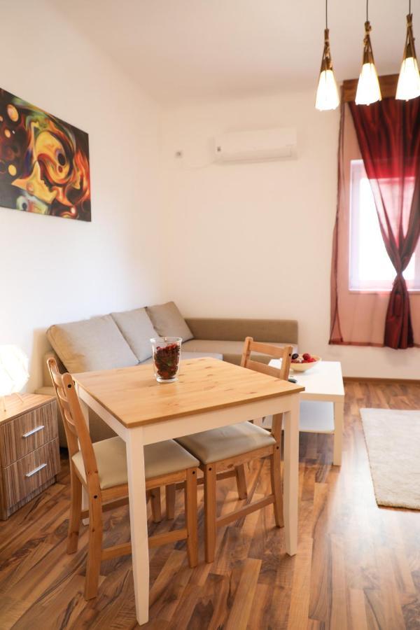 Ultracentral Apartament With Balcony - Old Town Bucarest Exterior foto